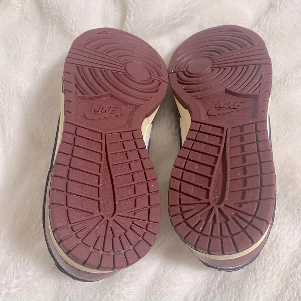 Nike Dunk Low SE- Sail Team Red. - Picture 6 of 9